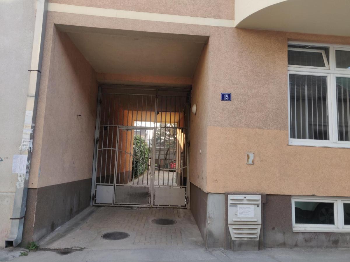 Filinhome Stefanovica Suite 9 Новий Сад Екстер'єр фото